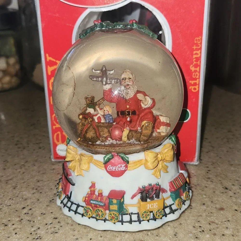 Coca Cola Santa Musical Snowglobe Vintage